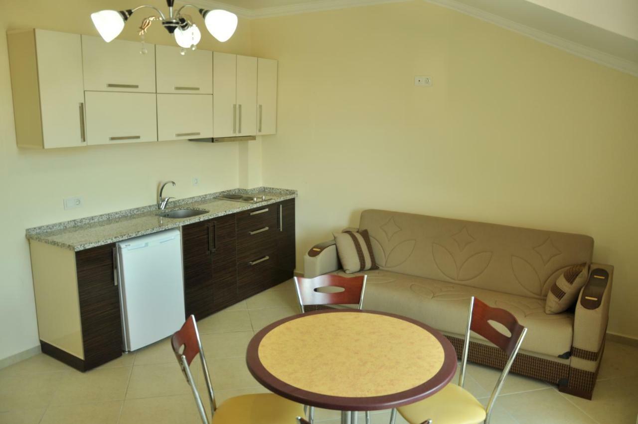 オルデニズ Gurol Apartアパートホテル エクステリア 写真
